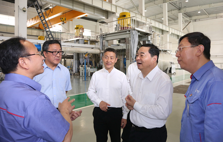 郝鹏与BB电子集团一线科技人员深刻互换